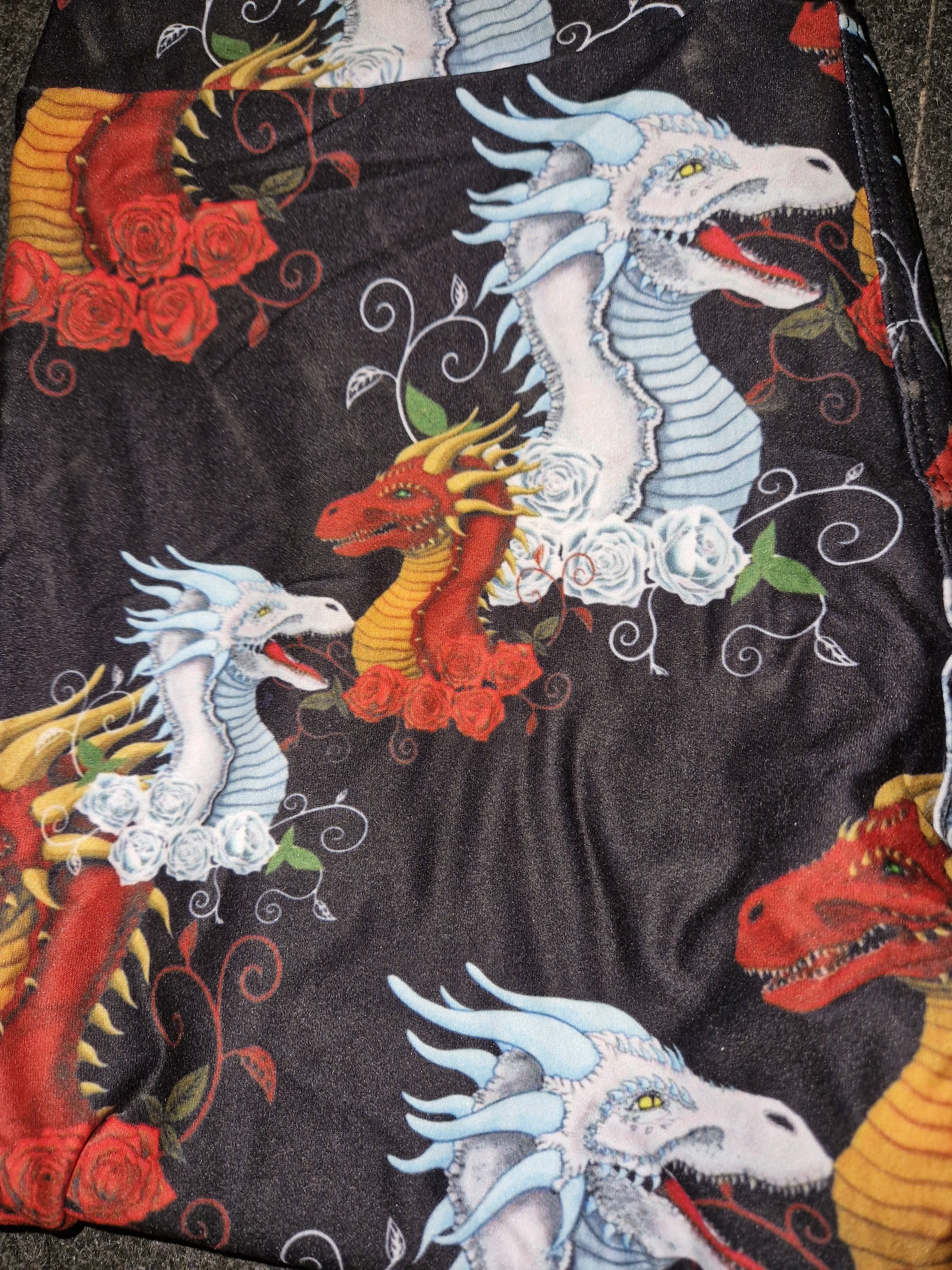 Comfort Capris - Dragons on black (8/14)