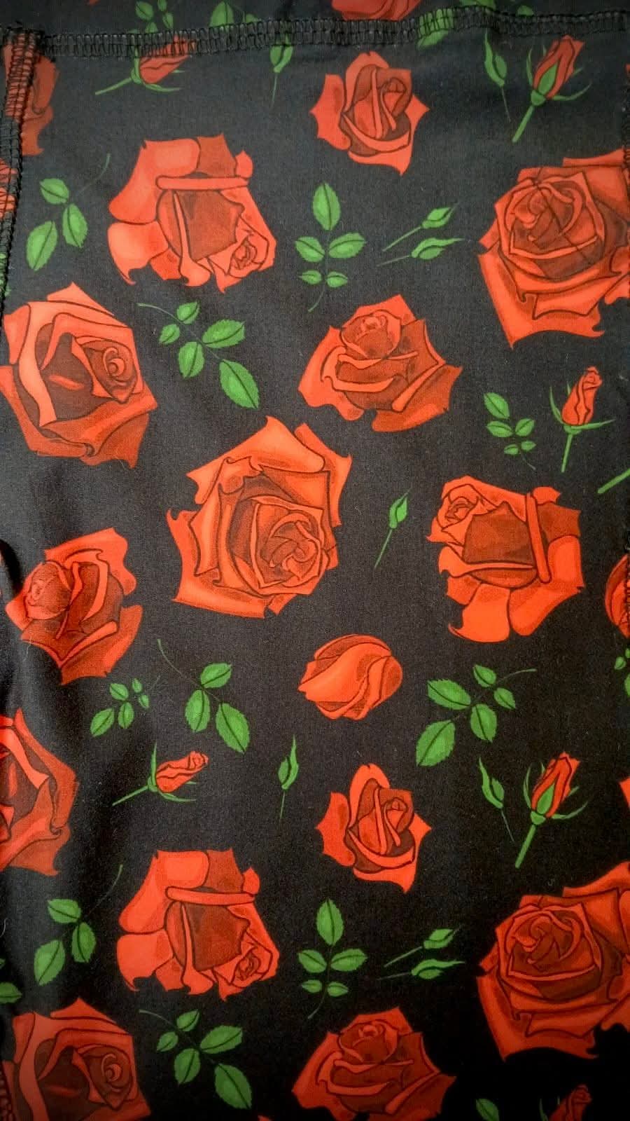 Shorts - Red Roses (with sports pockets & Seams